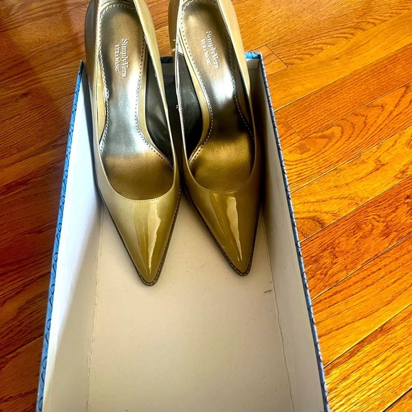 Women Simply Vera Vera Wang Cherie oatmeal pat Shoes Pointed Toe Heels - Picture 2 of 8